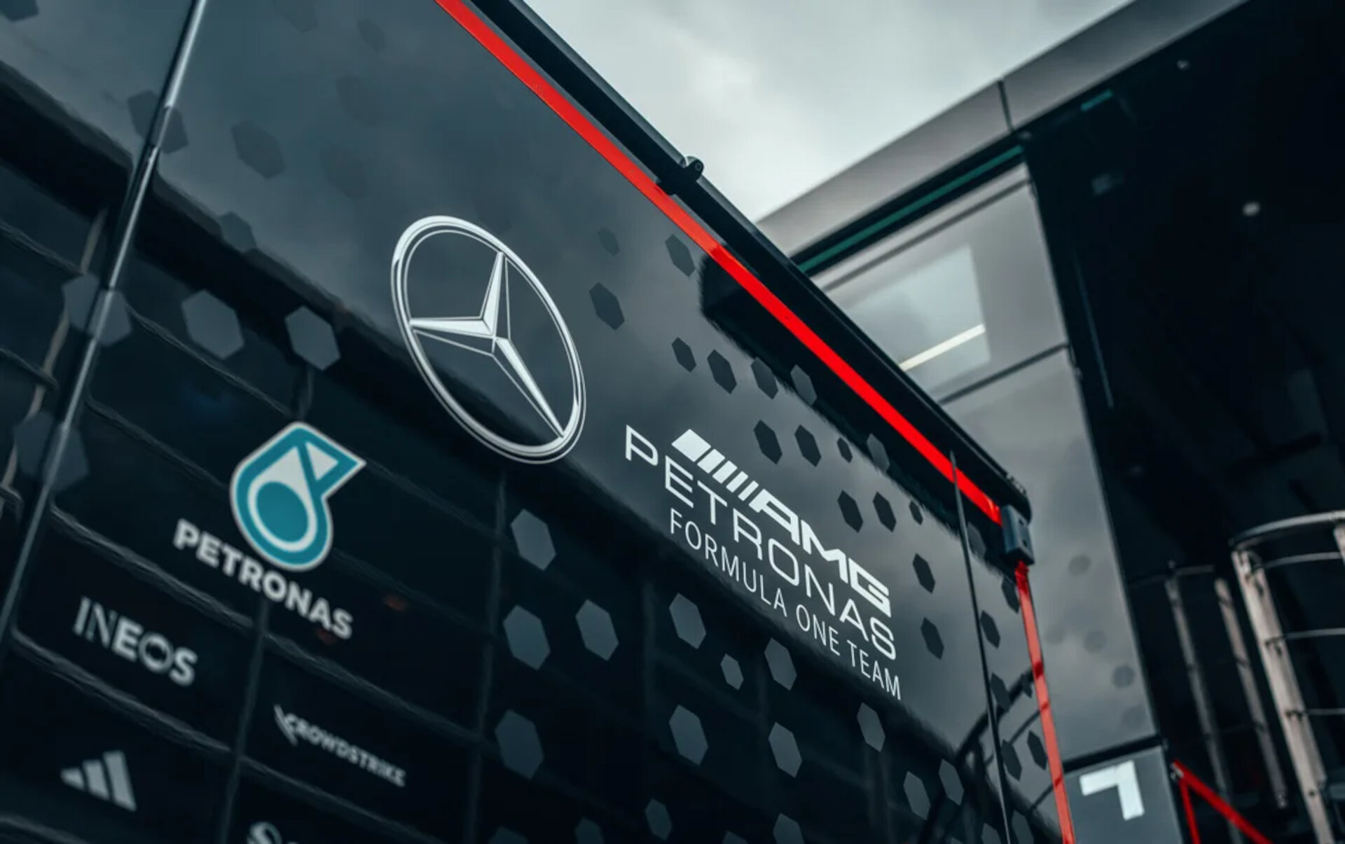Mercedes Benz Biofuels in F1 logistics (3) Mercedes Benz Biofuels in F1 logistics (3)