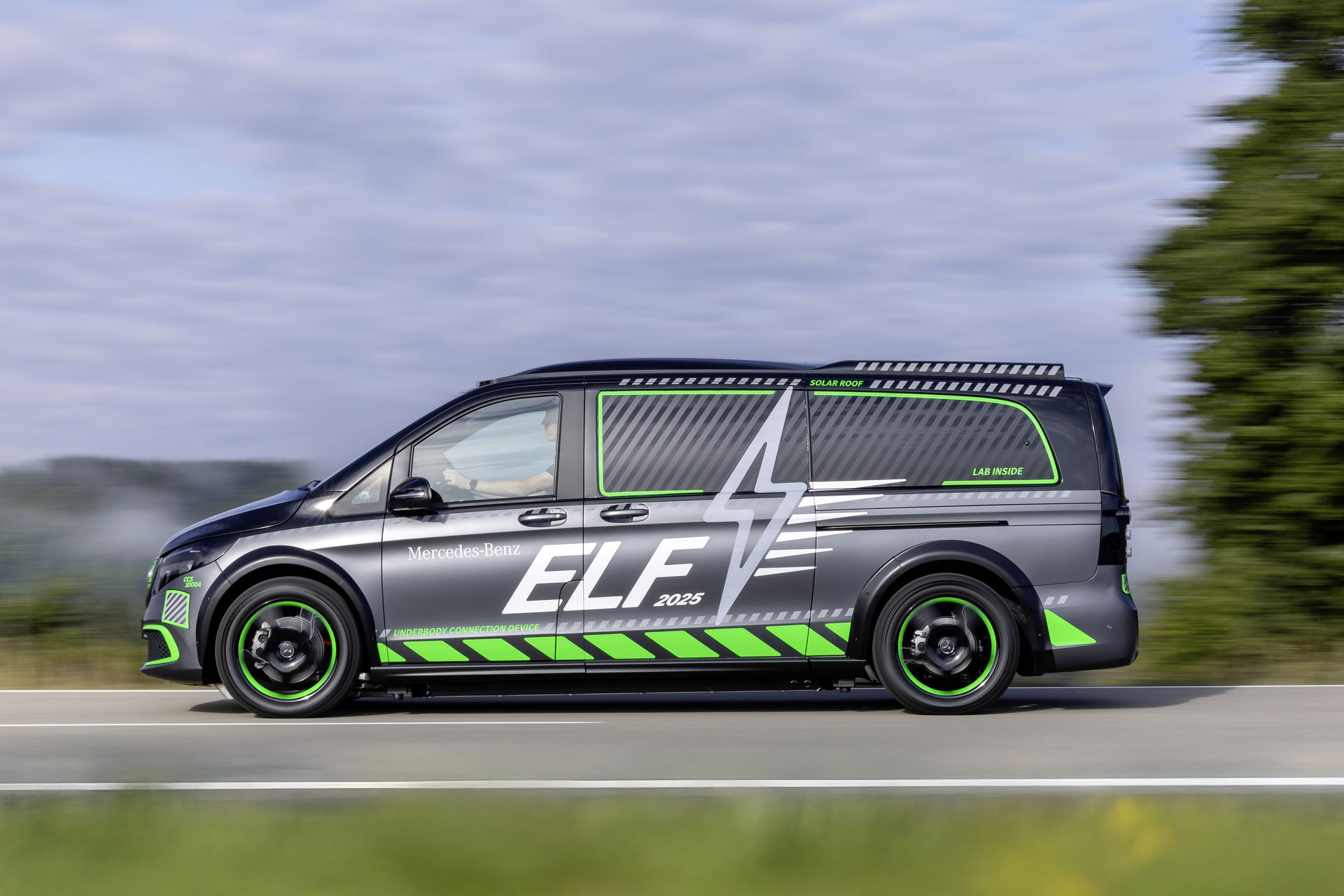 Mercedes Benz ELF: Laden von Elektrofahrzeugen neu gedacht Mercedes Benz ELF: a novel approach to charging electric vehicles Mercedes Benz ELF: Laden von Elektrofahrzeugen neu gedacht Mercedes Benz ELF: a novel approach to charging electric vehicles