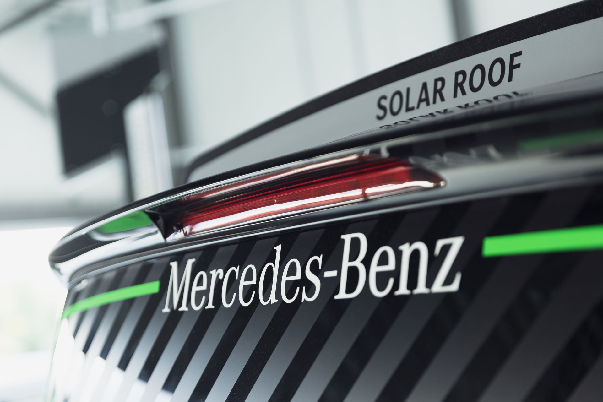 Mercedes Benz ELF: Laden von Elektrofahrzeugen neu gedacht Mercedes Benz ELF: a novel approach to charging electric vehicles Mercedes Benz ELF: Laden von Elektrofahrzeugen neu gedacht Mercedes Benz ELF: a novel approach to charging electric vehicles