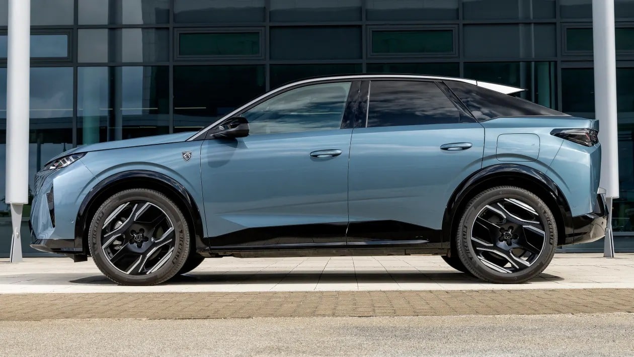 Νέα Peugeot 3008 και 5008 GT Premium: Πολυτέλεια, τετρακίνηση και τεχνολογία αιχμής