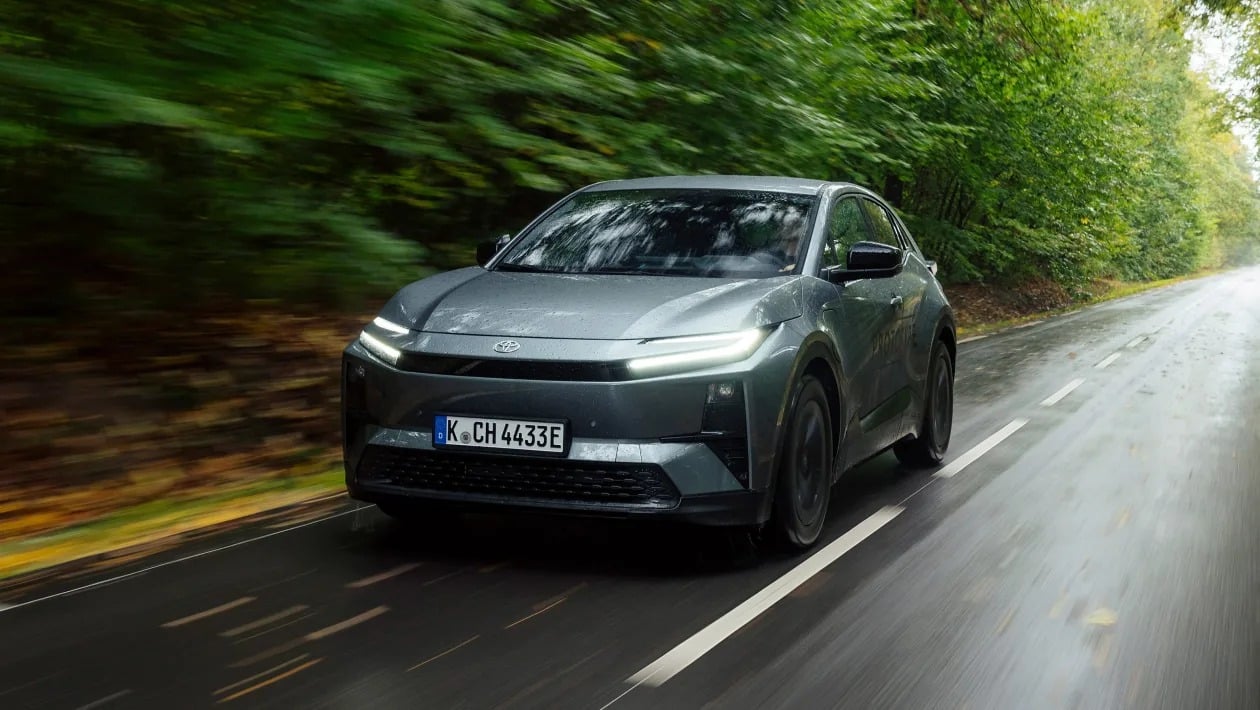 Η Toyota πέρασε στην επόμενη πίστα: Το C-HR+ αλλάζει το παιχνίδι στα ηλεκτρικά SUV!