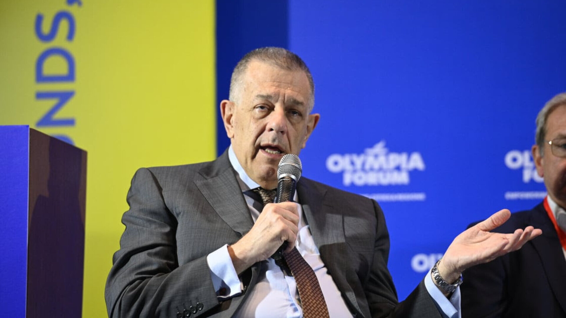 Olympia Forum VI (1)