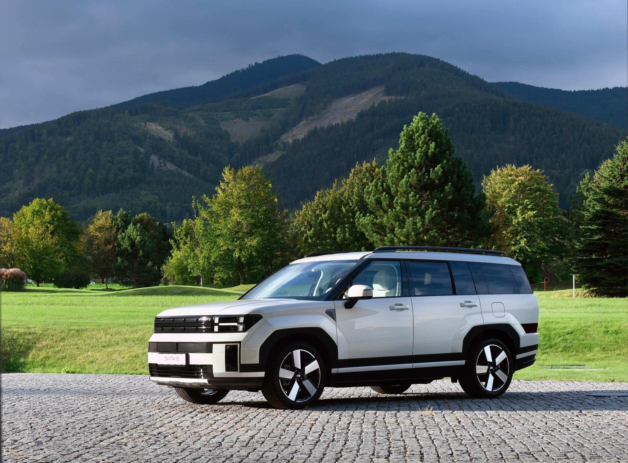 Διπλή επιτυχία για το Hyundai SANTA FE στα What Car 2025 ? Electric Car Awards