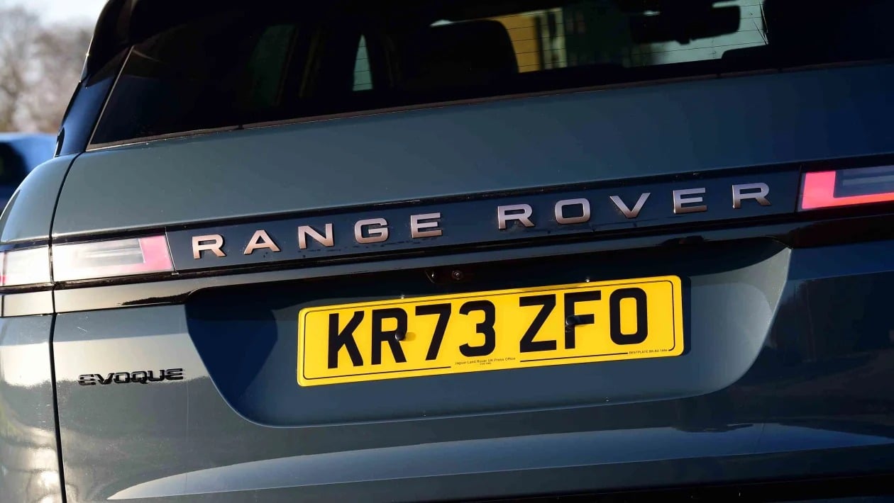 Range Rover Evoque P300e: Το μικρό Range Rover που κάνει τα μεγάλα να ζηλεύουν!