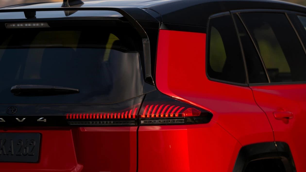 RAV4 GR Sport 2026 - Όταν ο ηλεκτρισμός συναντά την αδρεναλίνη!