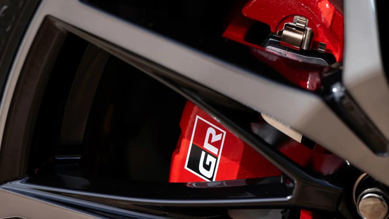 RAV4 GR Sport 2026 - Όταν ο ηλεκτρισμός συναντά την αδρεναλίνη!