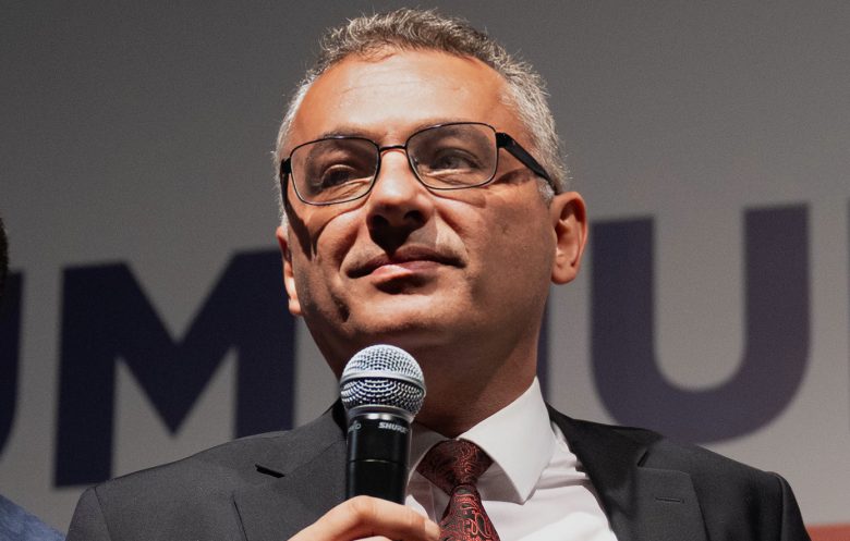 «Εκλογές» στα Κατεχόμενα: Νέος πρόεδρος ο Τουφάν Ερχιουρμάν – Πέτυχε σαρωτική νίκη από τον πρώτο γύρο