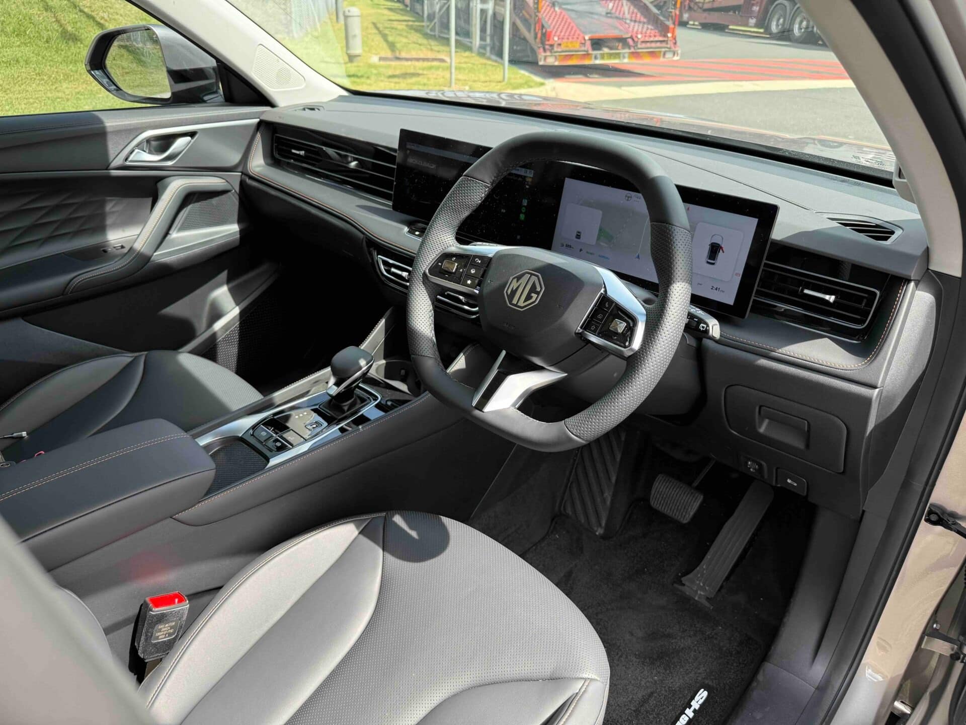 MG HS Hybrid+ 2026: Το SUV που καίει σαν μοτοποδήλατο και οδηγεί σαν Premium!