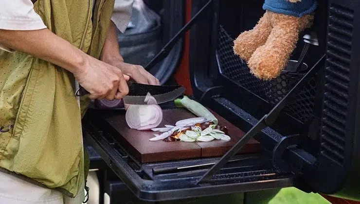 Το νέο κινεζικό Ford Bronco, μετατρέπεται με ένα κουμπί σε... τροχόσπιτο!