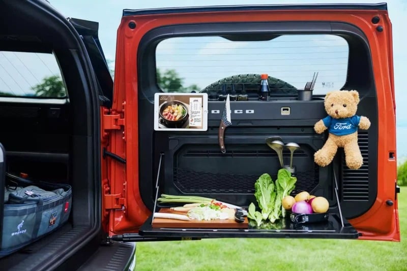 Το νέο κινεζικό Ford Bronco, μετατρέπεται με ένα κουμπί σε... τροχόσπιτο!