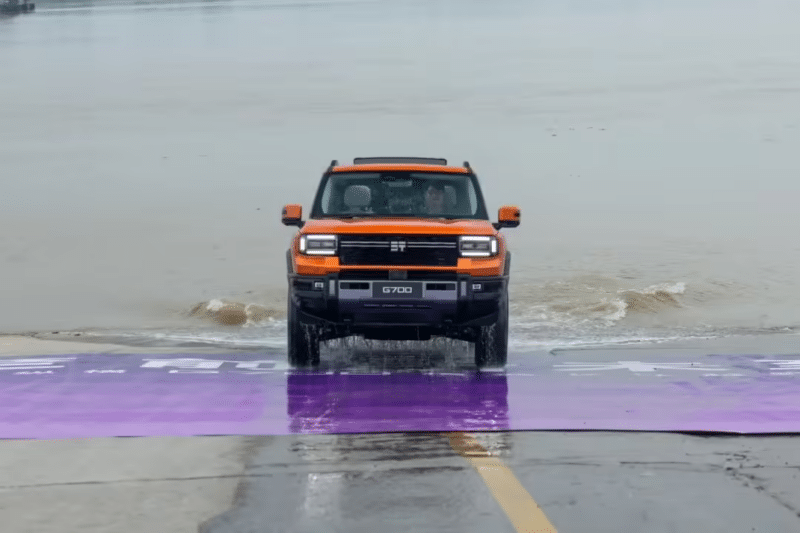 Το Jetour Zonghing G700 της Chery γίνεται το πρώτο SUV που διασχίζει ποταμό πλάτους 1,5 χιλιομέτρου