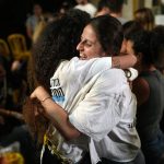 Το Φόρουμ των Οικογενειών των ομήρων χαιρετίζει τη συμφωνία που κλείστηκε ανάμεσα στη Χαμάς και το Ισραήλ