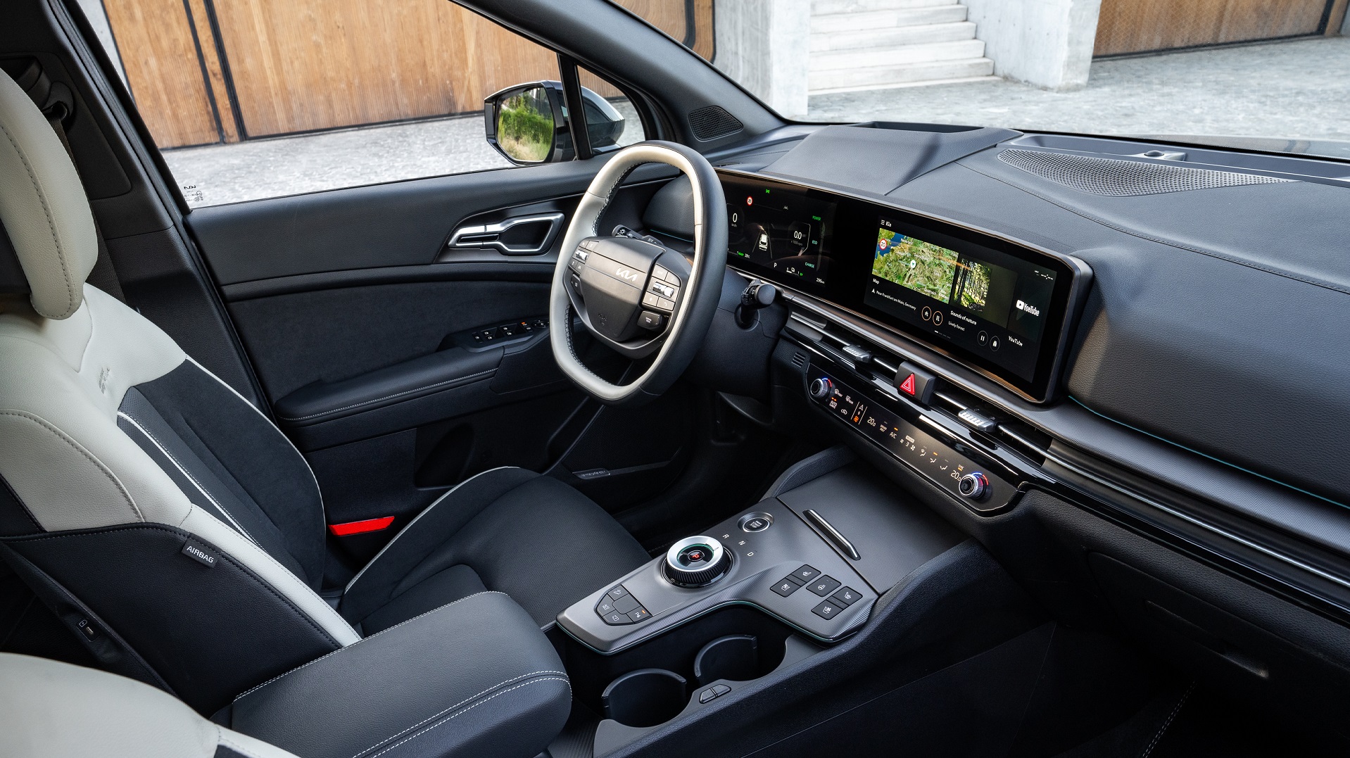 kia new sportage gtline my26 lunar silver interior print 3600x2400 005