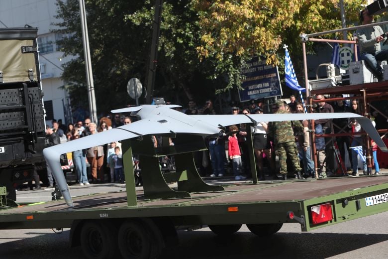 H ελληνική αμυντική καινοτομία και τα νέα οπλικά συστήματα εντυπωσίασαν στη φετινή παρέλαση