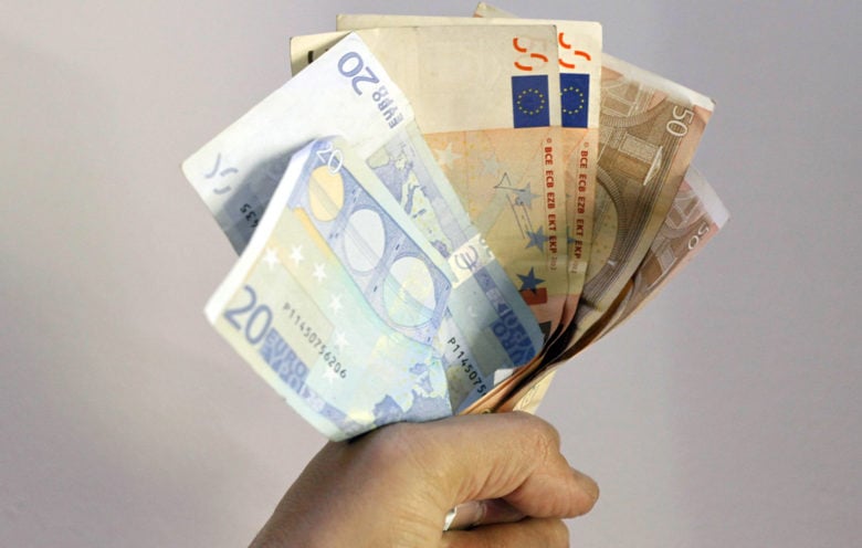 Παράταση για πληρωμή οφειλών στην εφορία έως τη Δευτέρα