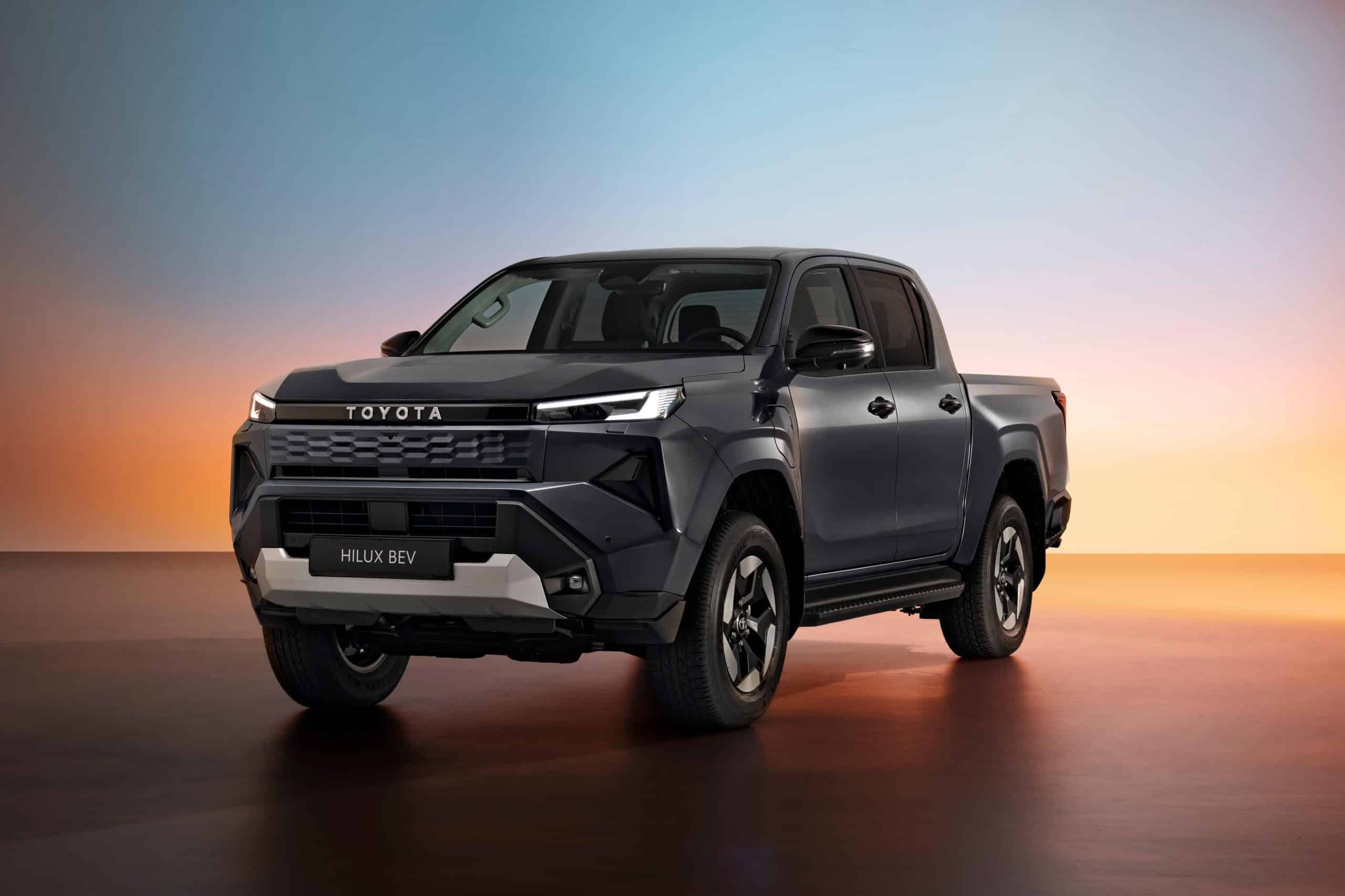 Η Toyota αποκαλύπτει το νέο Hilux και σε αμιγώς ηλεκτρική έκδοση
