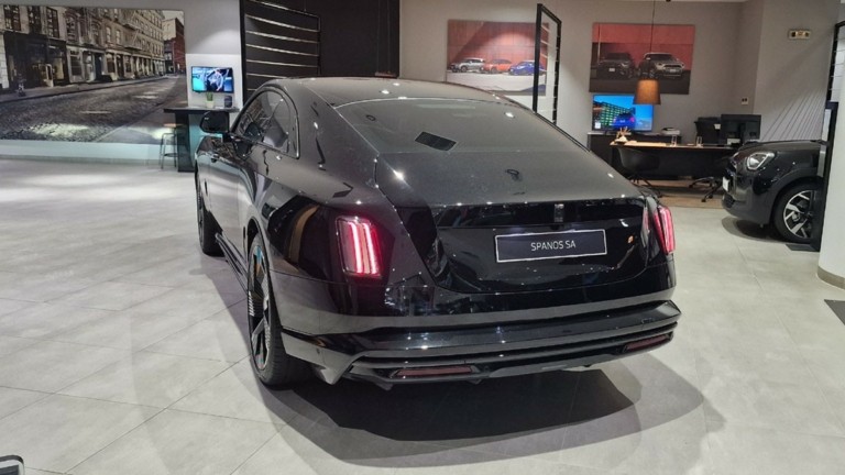 Η πρώτη αμιγώς ηλεκτρική Rolls Royce ήρθε στην Ελλάδα - Αποκλειστικές εικόνες