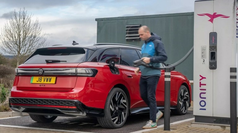 Επίσημο: Πρόσθετα Τέλη Κυκλοφορίας ανά χιλιόμετρο για ηλεκτρικά αυτοκίνητα