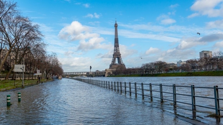 Η μοιρολατρία του Έλληνα και οι… πλούσιες πλημμύρες