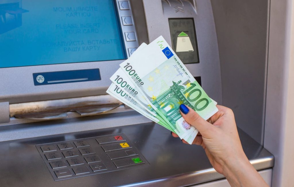 Κεραμέως: Διαθέσιμη από τη Δευτέρα η ηλεκτρονική πλατφόρμα για την οικονομική ενίσχυση των 250 ευρώ