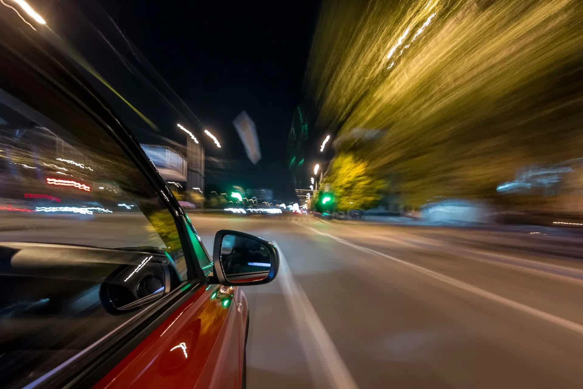 Η Κίνα εξετάζει το ενδεχόμενο επιβολής ορίου επιτάχυνσης για τα ηλεκτρικά αυτοκίνητα