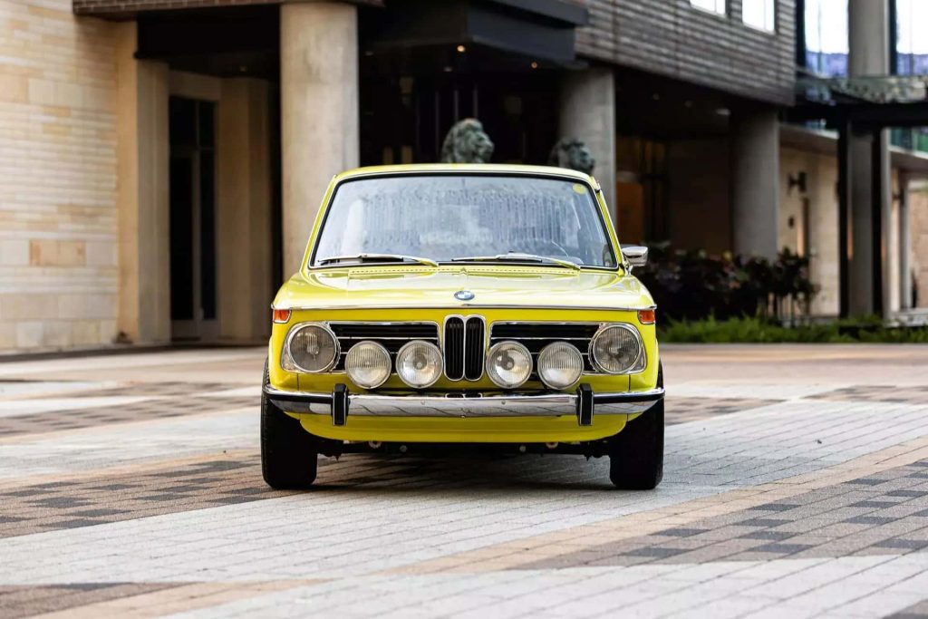 Μια κλασσική «μπέμπα» 2002 φόρεσε «καρδιά» Tesla και μπήκε στη πρίζα!