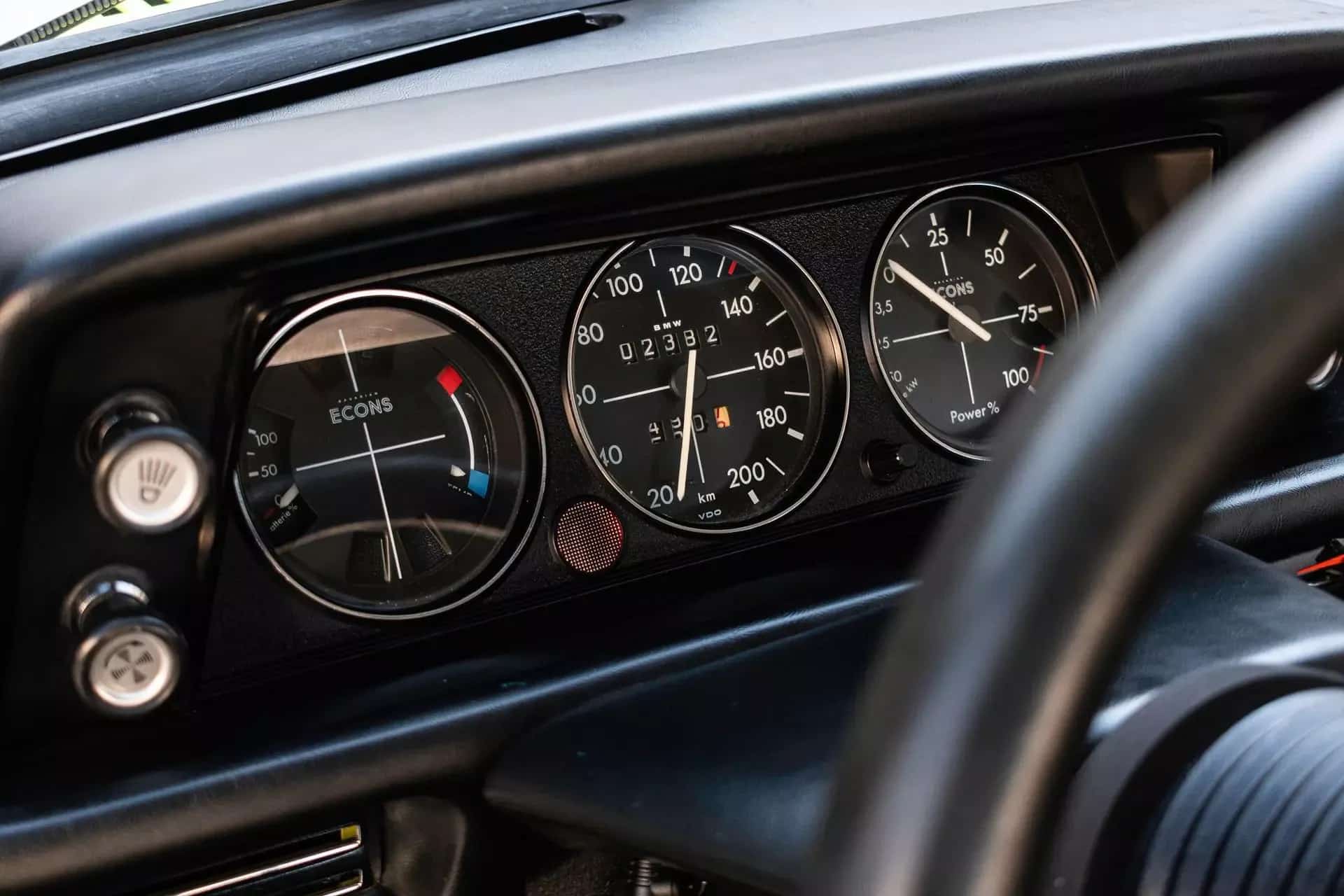 Μια κλασσική «μπέμπα» 2002 φόρεσε «καρδιά» Tesla και μπήκε στη πρίζα!
<p data-wpview-marker=