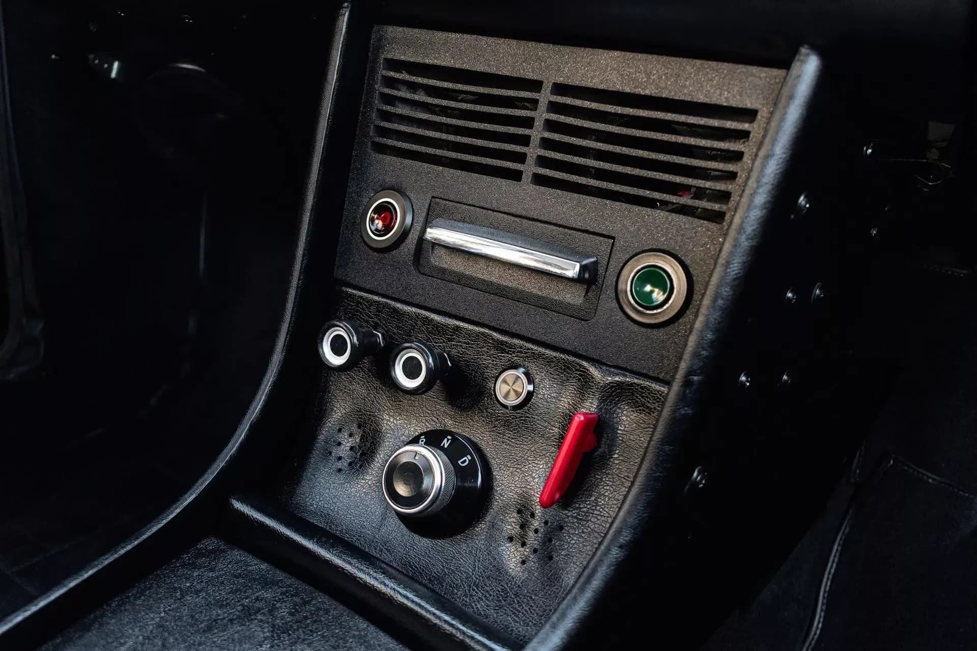 Μια κλασσική «μπέμπα» 2002 φόρεσε «καρδιά» Tesla και μπήκε στη πρίζα! 

<p data-wpview-marker=