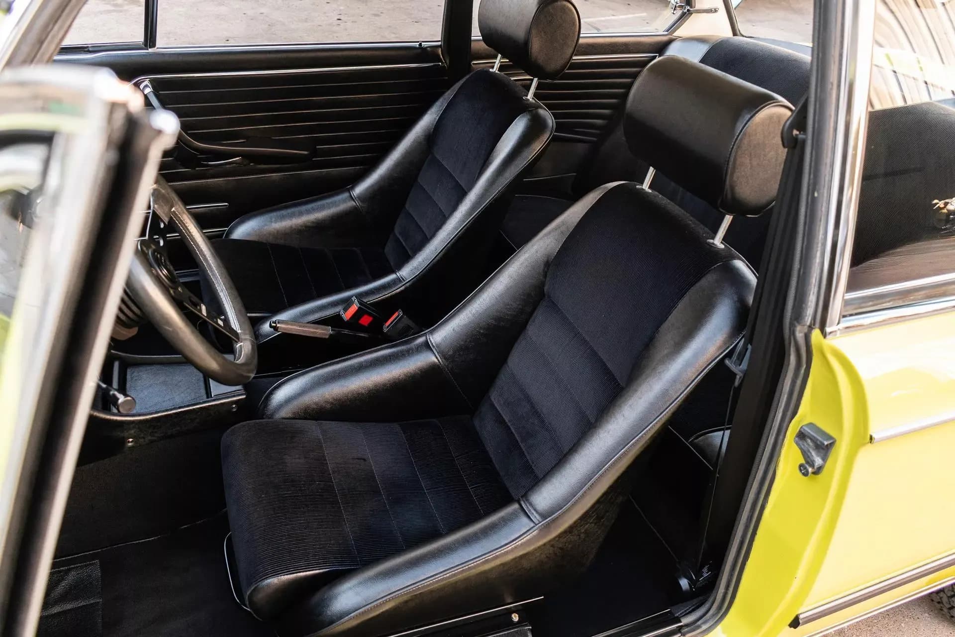 Μια κλασσική «μπέμπα» 2002 φόρεσε «καρδιά» Tesla και μπήκε στη πρίζα!
<p data-wpview-marker=