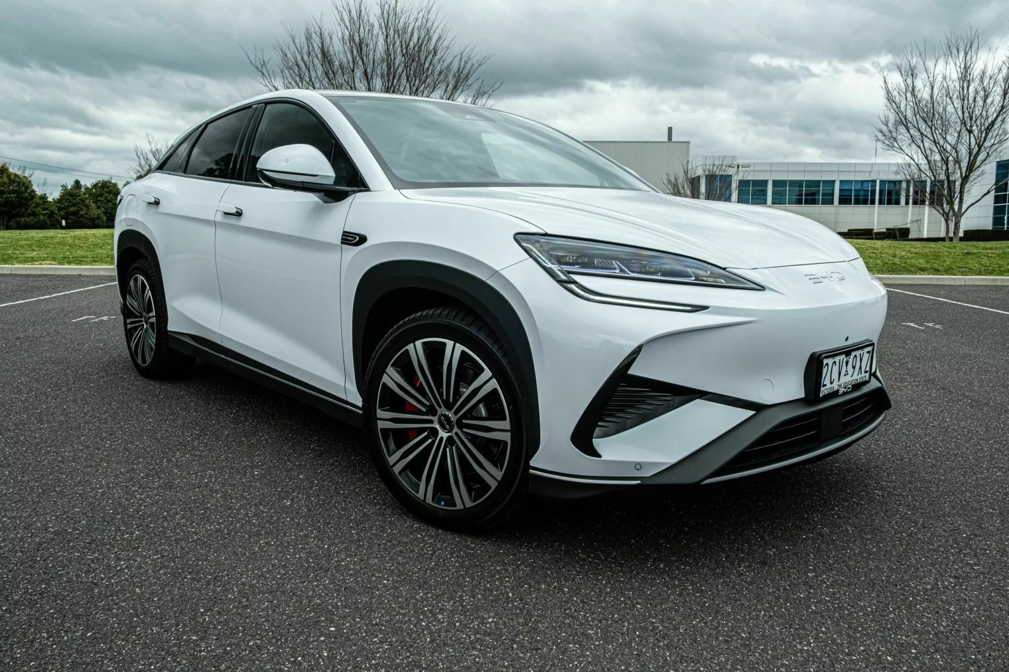 Η BYD πούλησε σχεδόν 3 φορές περισσότερα αυτοκίνητα από την Tesla στην Ευρώπη