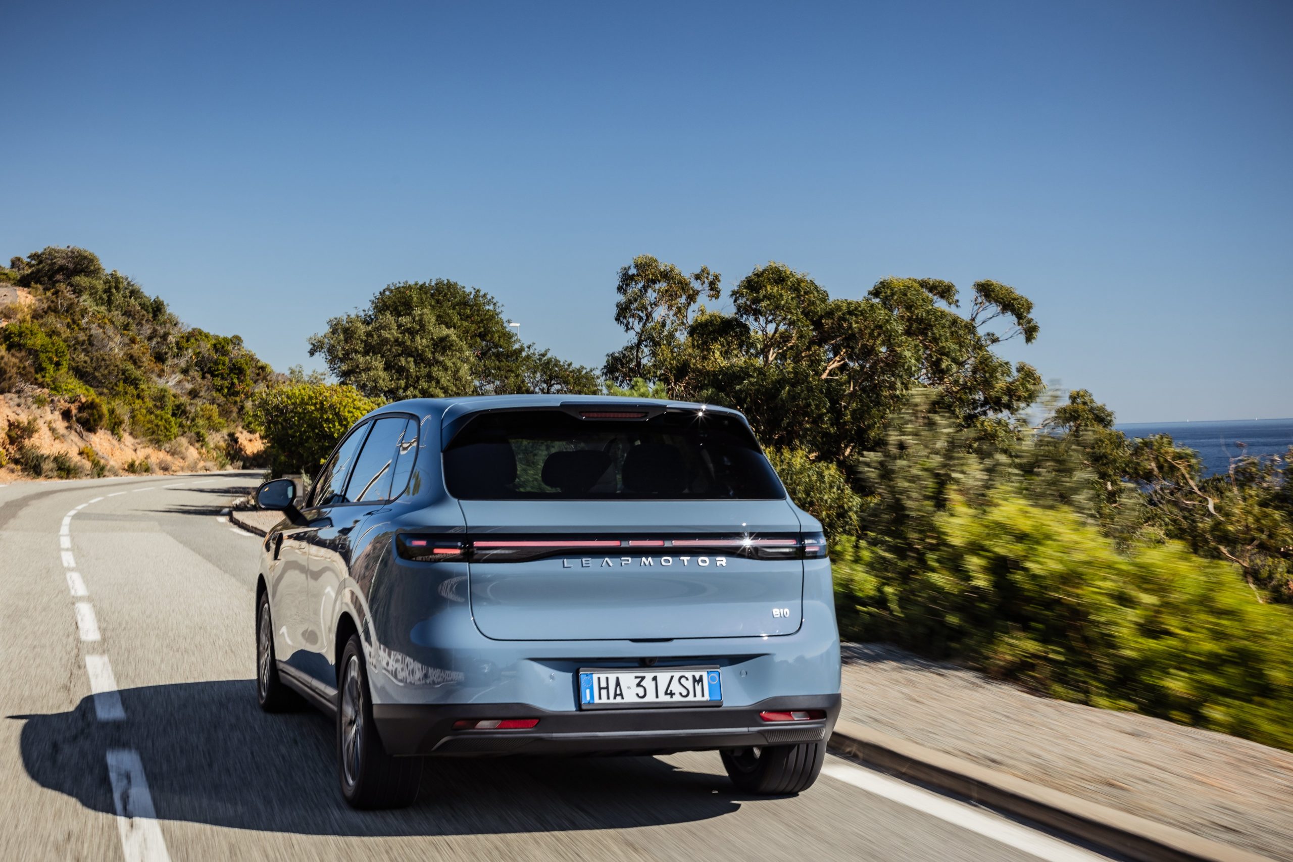 Το ολοκαίνουργιο Leapmotor B10 έφτασε στην Ελλάδα με πλούσιο εξοπλισμό και τιμή €25.900