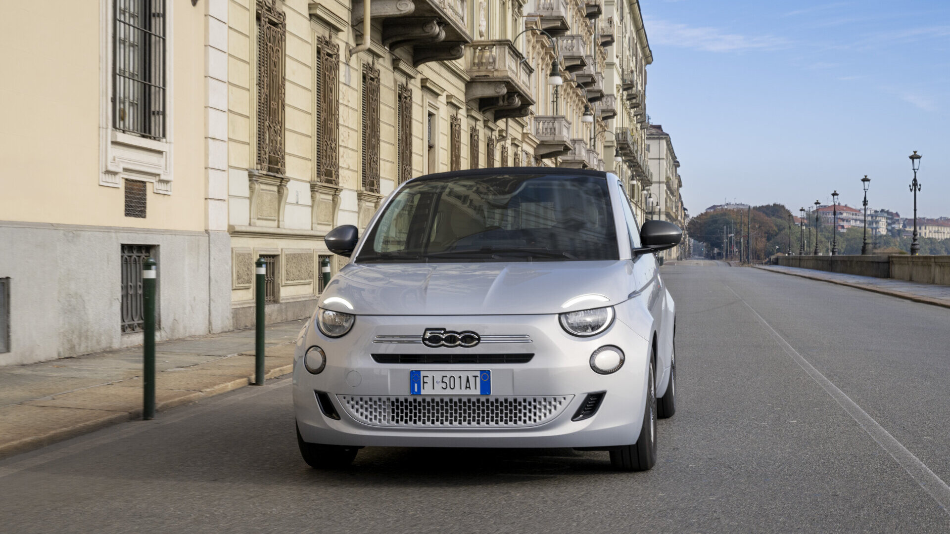 Fiat 500 Hybrid (29) Fiat 500 Hybrid (29)