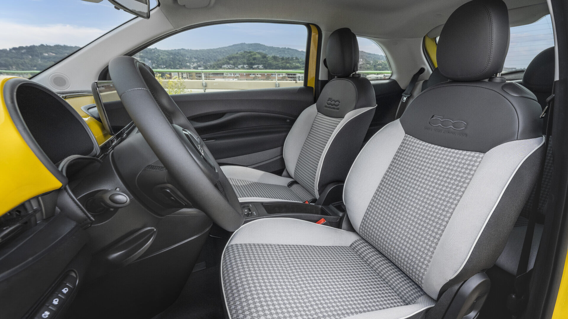 Fiat 500 Hybrid (10) Fiat 500 Hybrid (10)