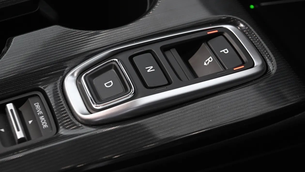 Honda Civic vs SEAT Leon: Ποιο οικογενειακό hatchback είναι το τέλειο αντίδοτο στα SUV;