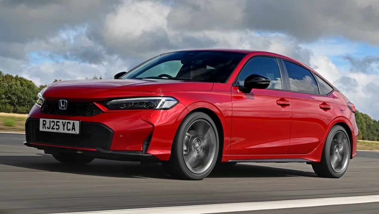 Honda Civic vs SEAT Leon: Ποιο οικογενειακό hatchback είναι το τέλειο αντίδοτο στα SUV;