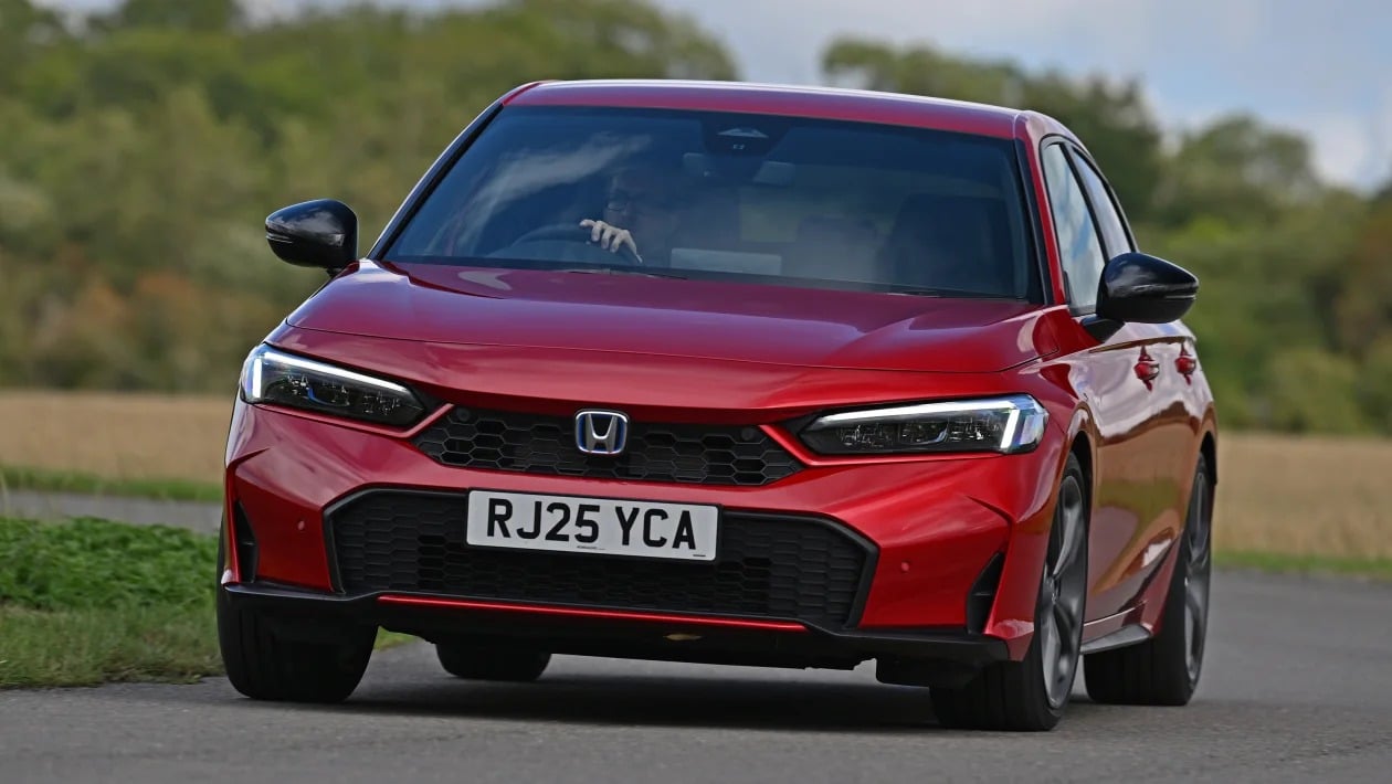 Honda Civic vs SEAT Leon: Ποιο οικογενειακό hatchback είναι το τέλειο αντίδοτο στα SUV;