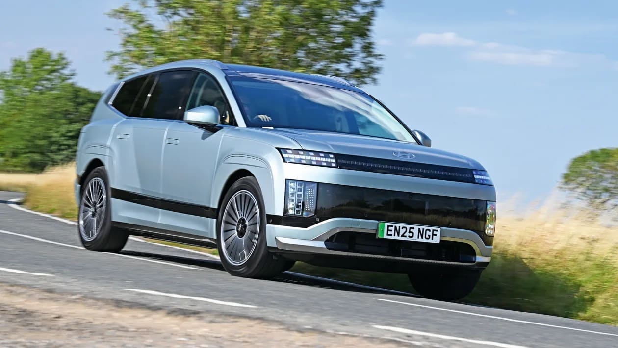 Hyundai Ioniq 9 vs Peugeot E-5008: Ποιο ηλεκτρικό επταθέσιο SUV κερδίζει;