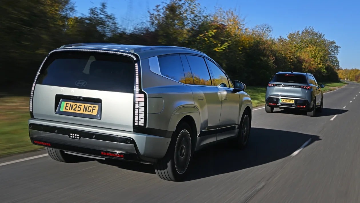 Hyundai Ioniq 9 vs Peugeot E-5008: Ποιο ηλεκτρικό επταθέσιο SUV κερδίζει;