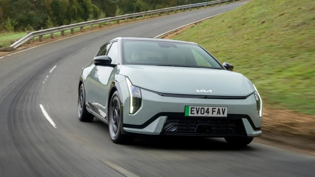 Από το hatchback στο Fastback - Τι πραγματικά αλλάζει στο Kia EV4