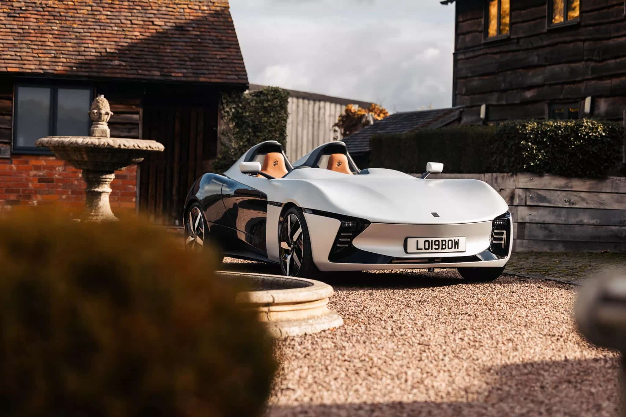 Πρώην μηχανικοί της Tesla αποκαλύπτουν το Longbow Speedster