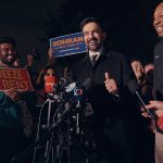 Ο Τραμπ απειλεί τη χρηματοδότηση της Νέας Υόρκης αν εκλεγεί δήμαρχoς ο δημοκρατικός Μαμντάνι