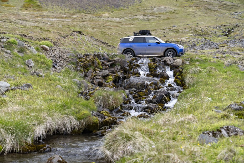 MINI Countryman SE ALL4 Iceland (4)