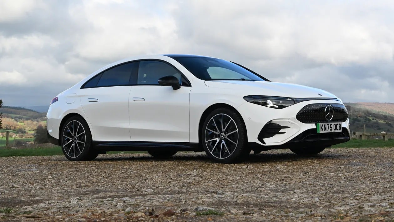 Elite μονομαχία - Tesla Model 3 vs Mercedes CLA: Ποιο ηλεκτρικό sedan κερδίζει;