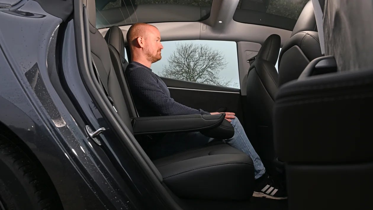 Elite μονομαχία - Tesla Model 3 vs Mercedes CLA: Ποιο ηλεκτρικό sedan κερδίζει;