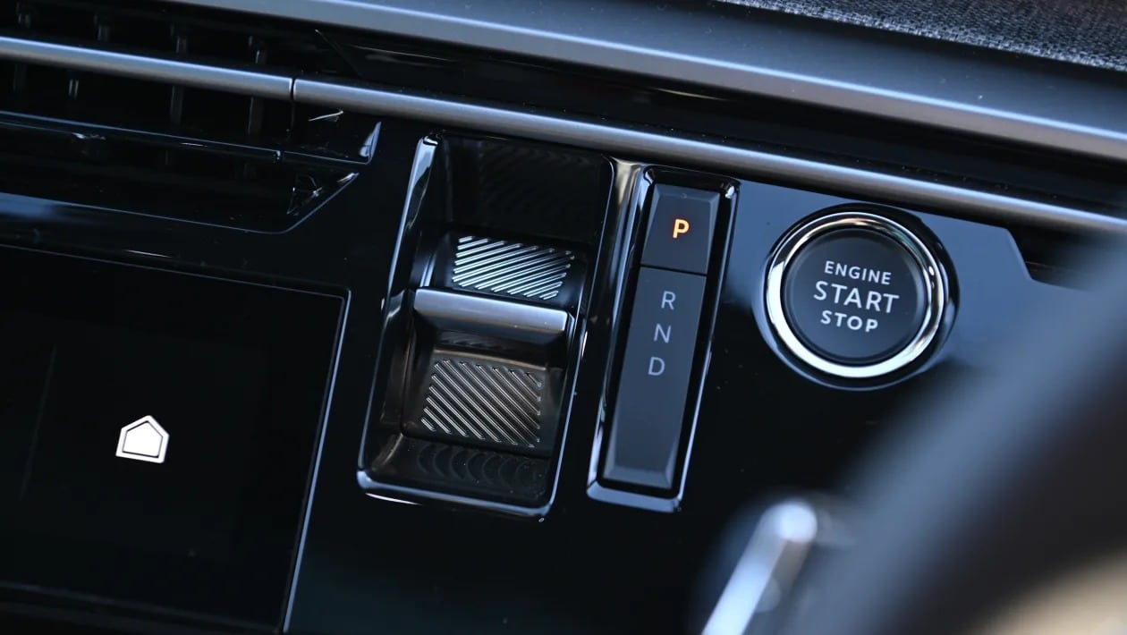 Hyundai Ioniq 9 vs Peugeot E-5008: Ποιο ηλεκτρικό επταθέσιο SUV κερδίζει;