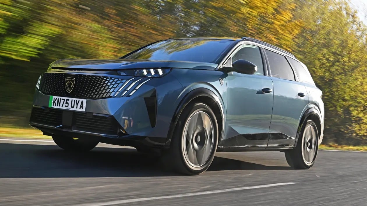 Hyundai Ioniq 9 vs Peugeot E-5008: Ποιο ηλεκτρικό επταθέσιο SUV κερδίζει;