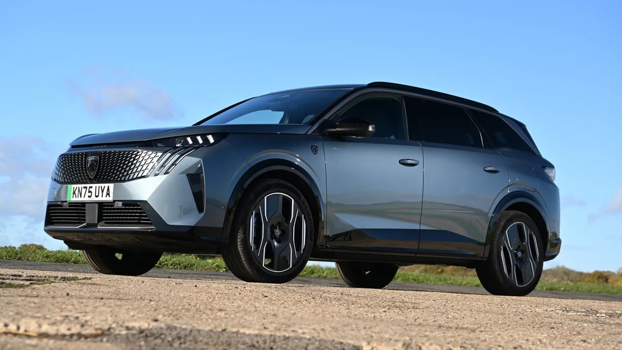 Hyundai Ioniq 9 vs Peugeot E-5008: Ποιο ηλεκτρικό επταθέσιο SUV κερδίζει;