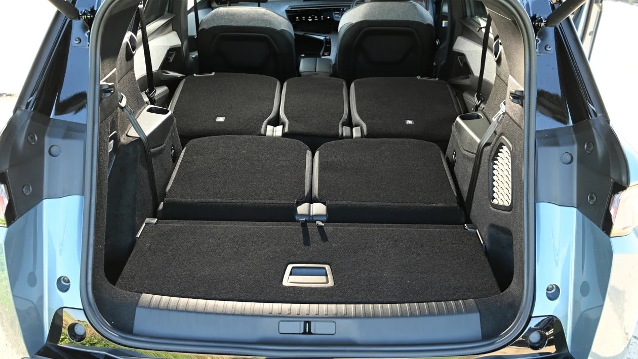 Hyundai Ioniq 9 vs Peugeot E-5008: Ποιο ηλεκτρικό επταθέσιο SUV κερδίζει;