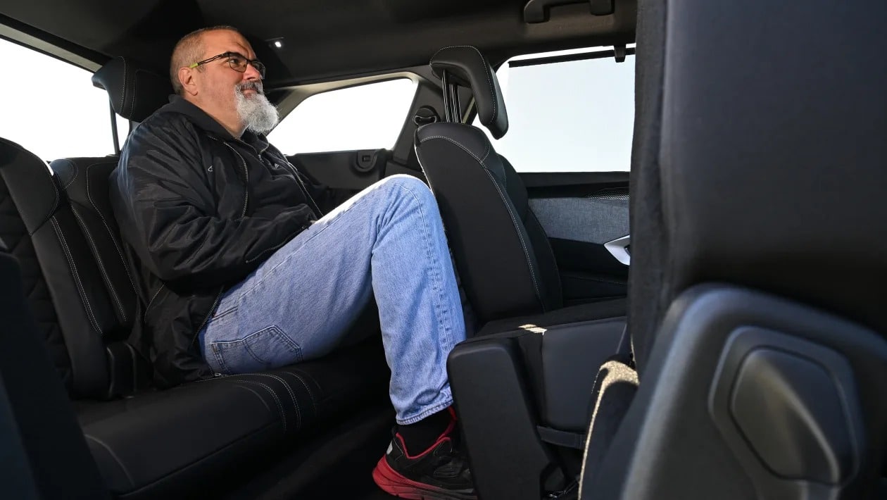 Hyundai Ioniq 9 vs Peugeot E-5008: Ποιο ηλεκτρικό επταθέσιο SUV κερδίζει;