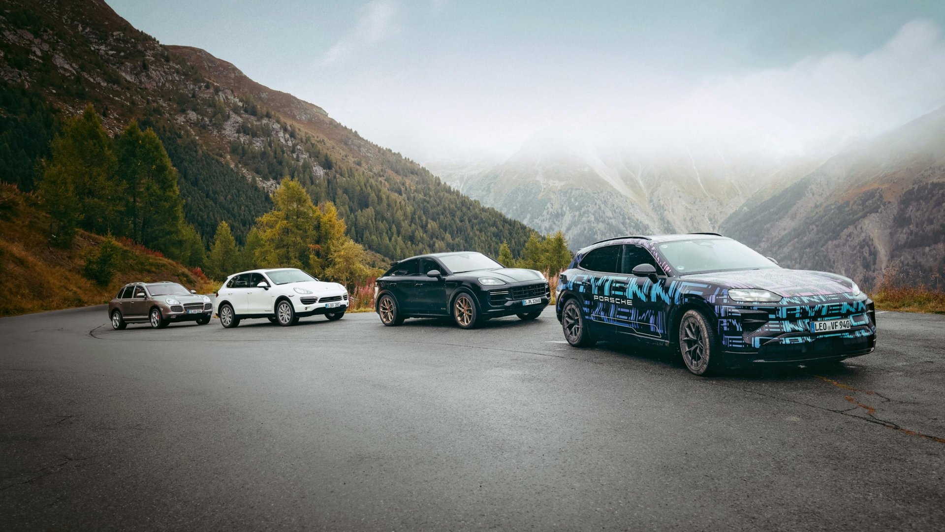 Porsche Cayenne (1st generation), Cayenne (2nd generation), Cayenne (3rd generation), Cayenne Electric Prototype, Gipfeltreffen, 2025 Porsche Cayenne (1st generation), Cayenne (2nd generation), Cayenne (3rd generation), Cayenne Electric Prototype, Gipfeltreffen, 2025